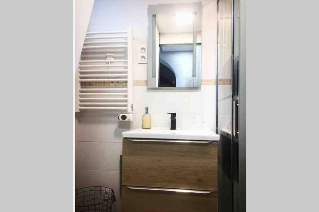 Appartement Studio Tout Équipé à Marguerittes Extérieur photo